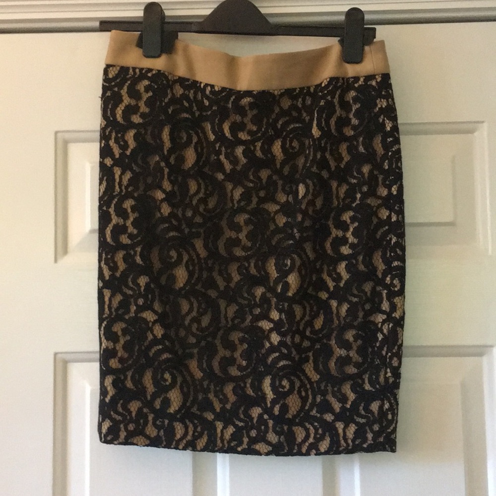 Lace skirt